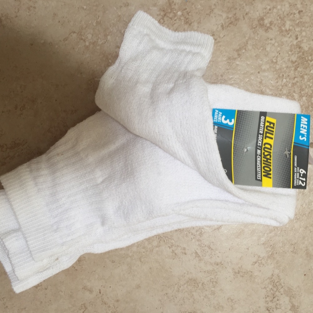 3 pairs of men’s socks